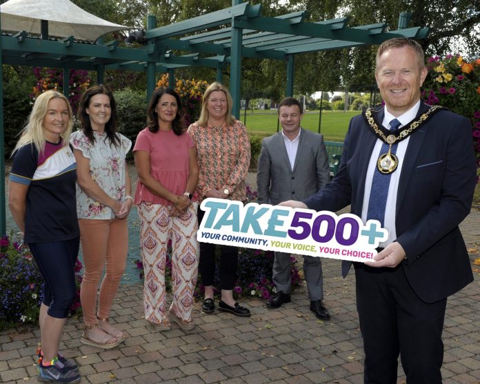 The photo shows the Lord Mayor holding a Tak£500+ board with other representatives launching the new project.