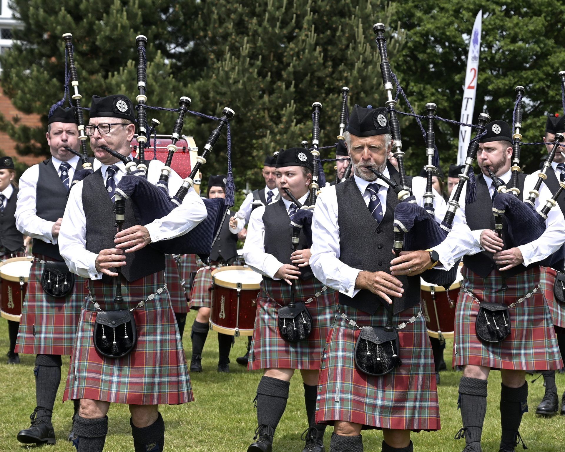 Uk Pipe Band Championship dazzles in sunny Lurgan Park - Armagh City ...