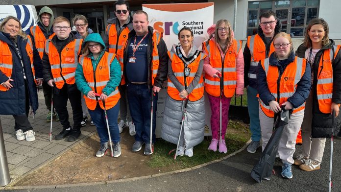 Lord Mayor of Armagh City, Banbridge and Craigavon Borough, Cllr Sarah Duffy joined students and staff at the Southern Regional College in Armagh for their successful Big Spring Clean event.